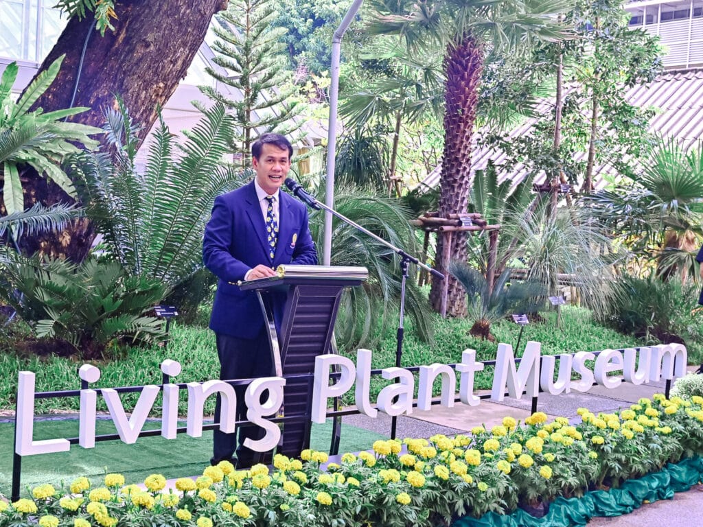 Assoc. Prof. Dr. Sehanat Prasongsuk, Head of the Department of Botany, Faculty of Science