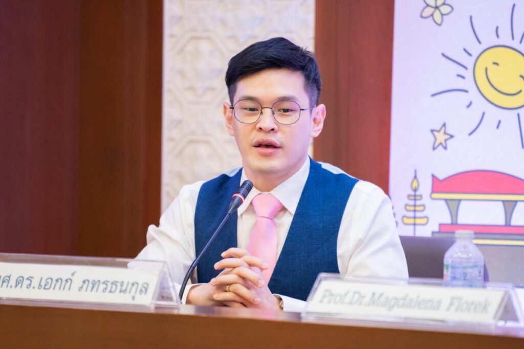 Asst. Prof. Dr. Ake Pattaratanakun   Chief Brand Officer and Head of the Marketing Department Chulalongkorn Business School, Chulalongkorn University