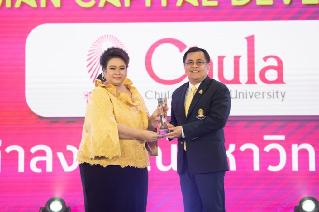 Ms. Supamas Isarabhakdi, Minister of Higher Education, Science, Research and Innovation (right) and Prof. Dr. Wilert Puriwat, Acting President of Chulalongkorn University (left)